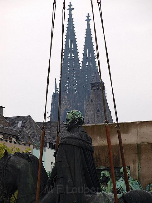 Reiterdenkmal kehrt zurueck auf dem Heumarkt P42.JPG